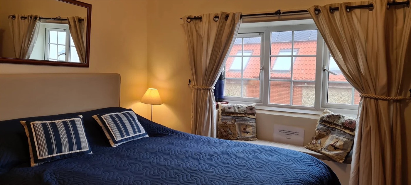 The Captain's Room at Splashpoint, with its window seat and sea-view cushions
